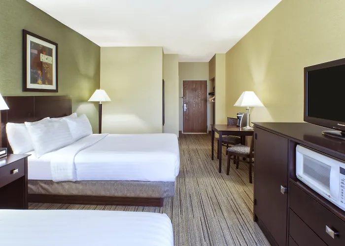 Holiday Inn Express Hotel&Suites Benton Harbor