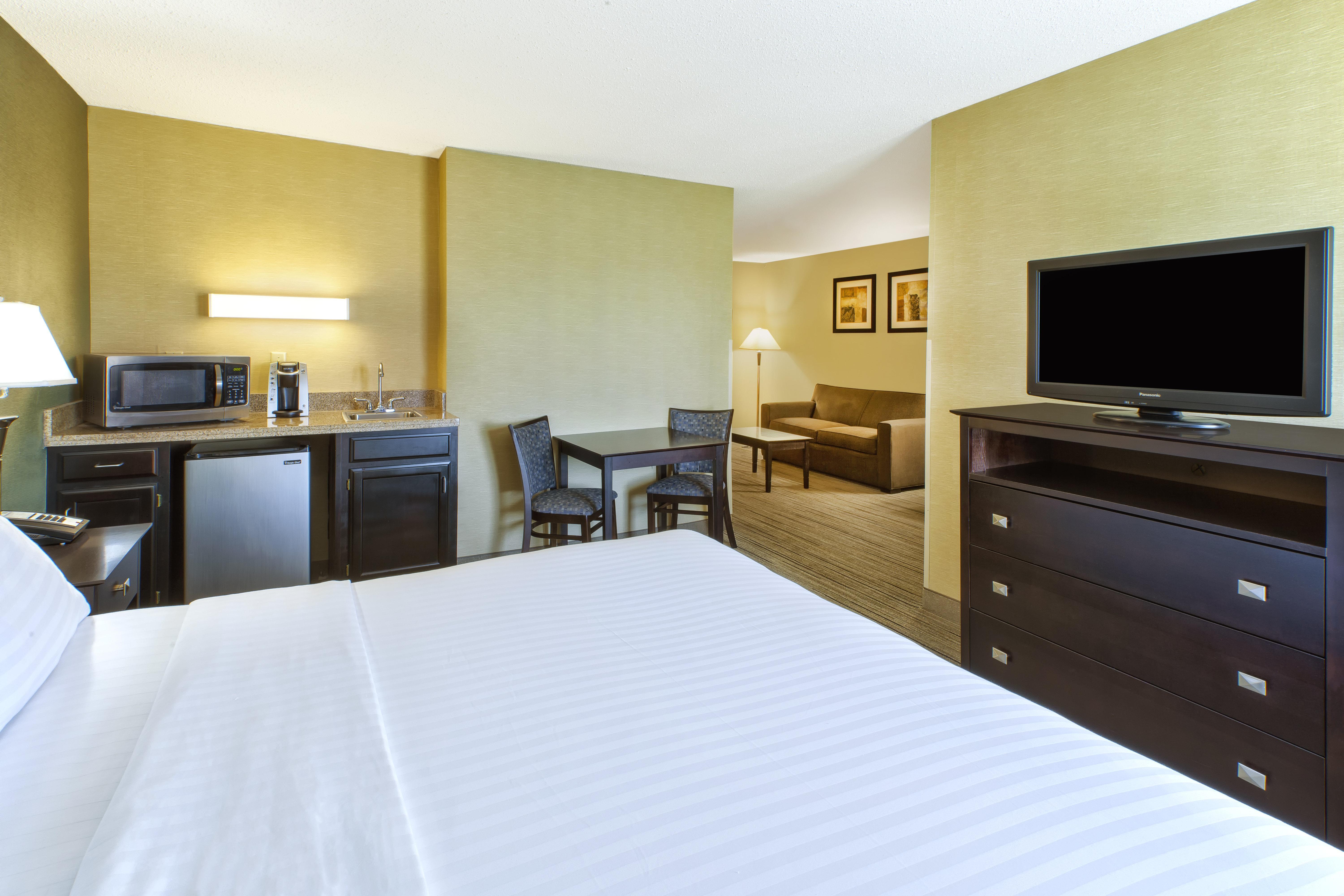 Hotel Country & By Radisson Benton Harbor-st Joseph Mi 2*