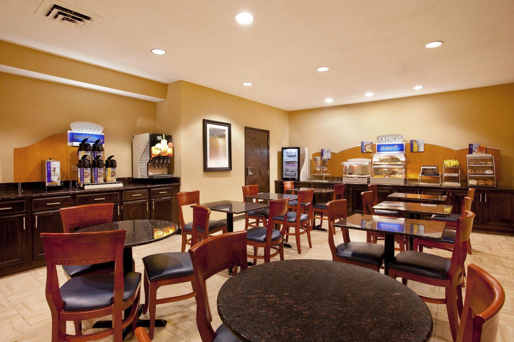 Hotel Country & By Radisson Benton Harbor-st Joseph Mi Benton Harbor