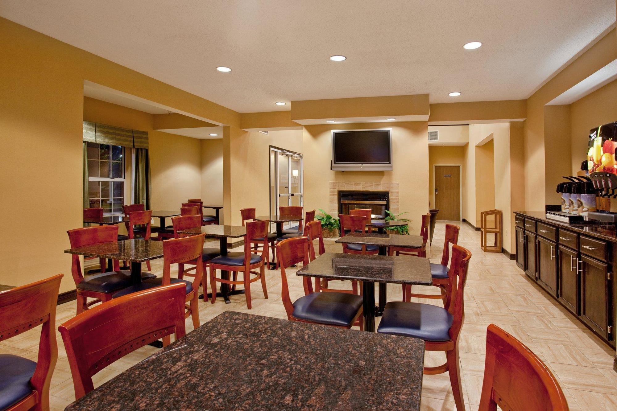 Hotel Country & By Radisson Benton Harbor-st Joseph Mi