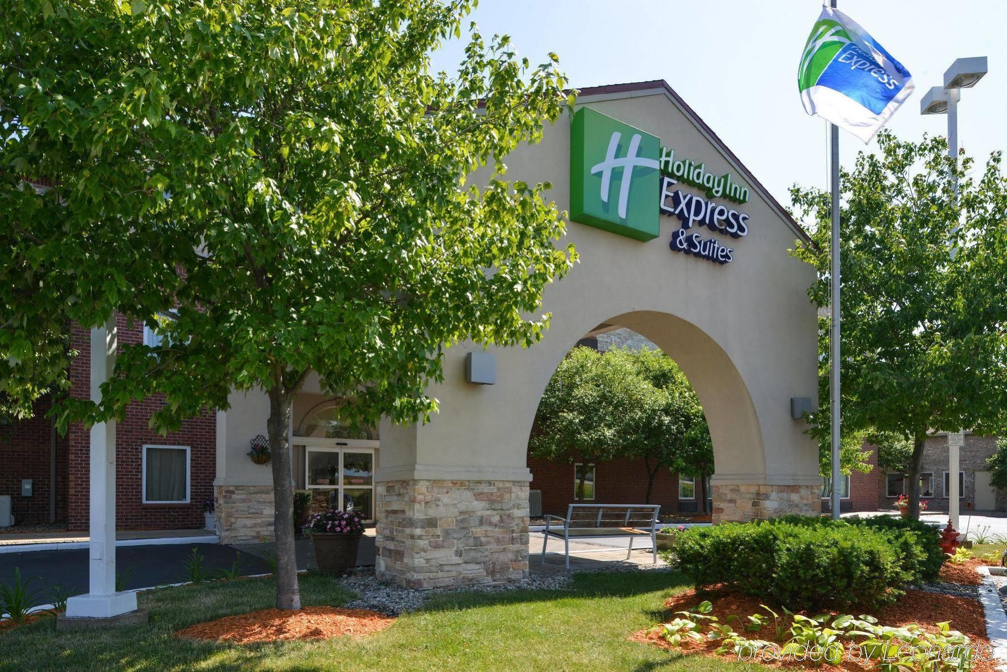 Country & By Radisson Benton Harbor-st Joseph Mi 2*