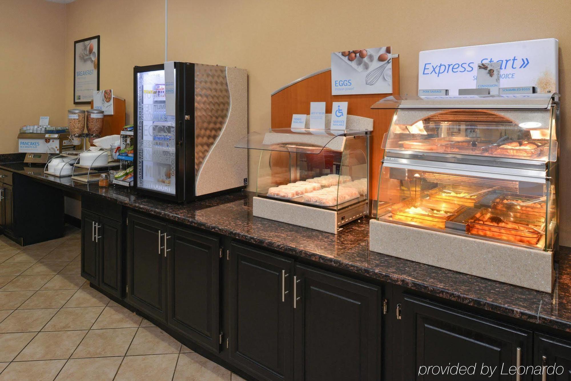 Country & By Radisson Benton Harbor-st Joseph Mi Hotel 2*