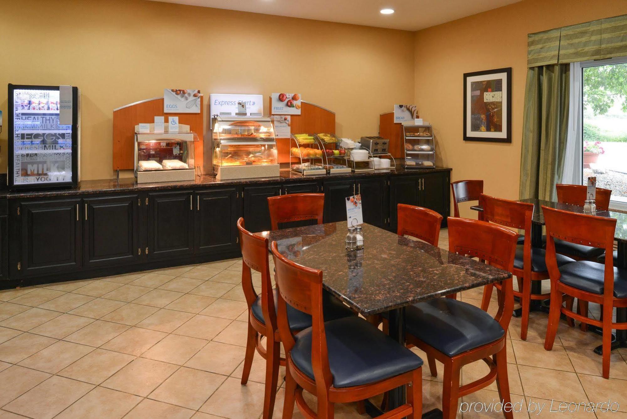 Country & By Radisson Benton Harbor-st Joseph Mi Hotel 2*