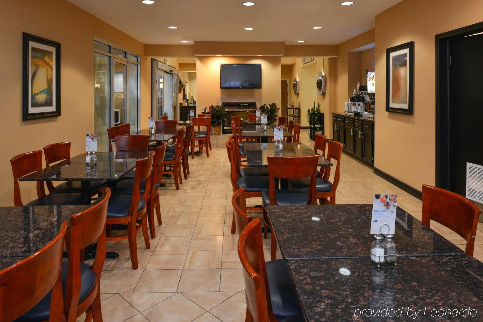 Country & By Radisson Benton Harbor-st Joseph Mi