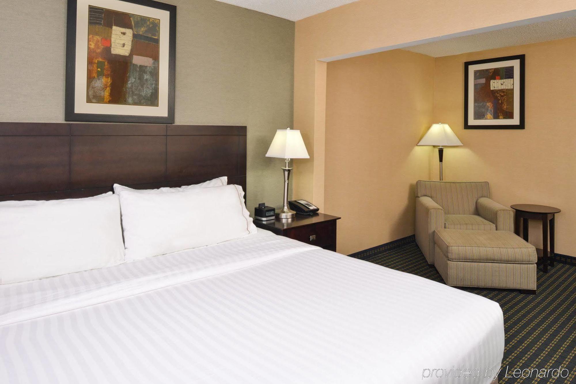 Hotel Country & By Radisson Benton Harbor-st Joseph Mi 2*