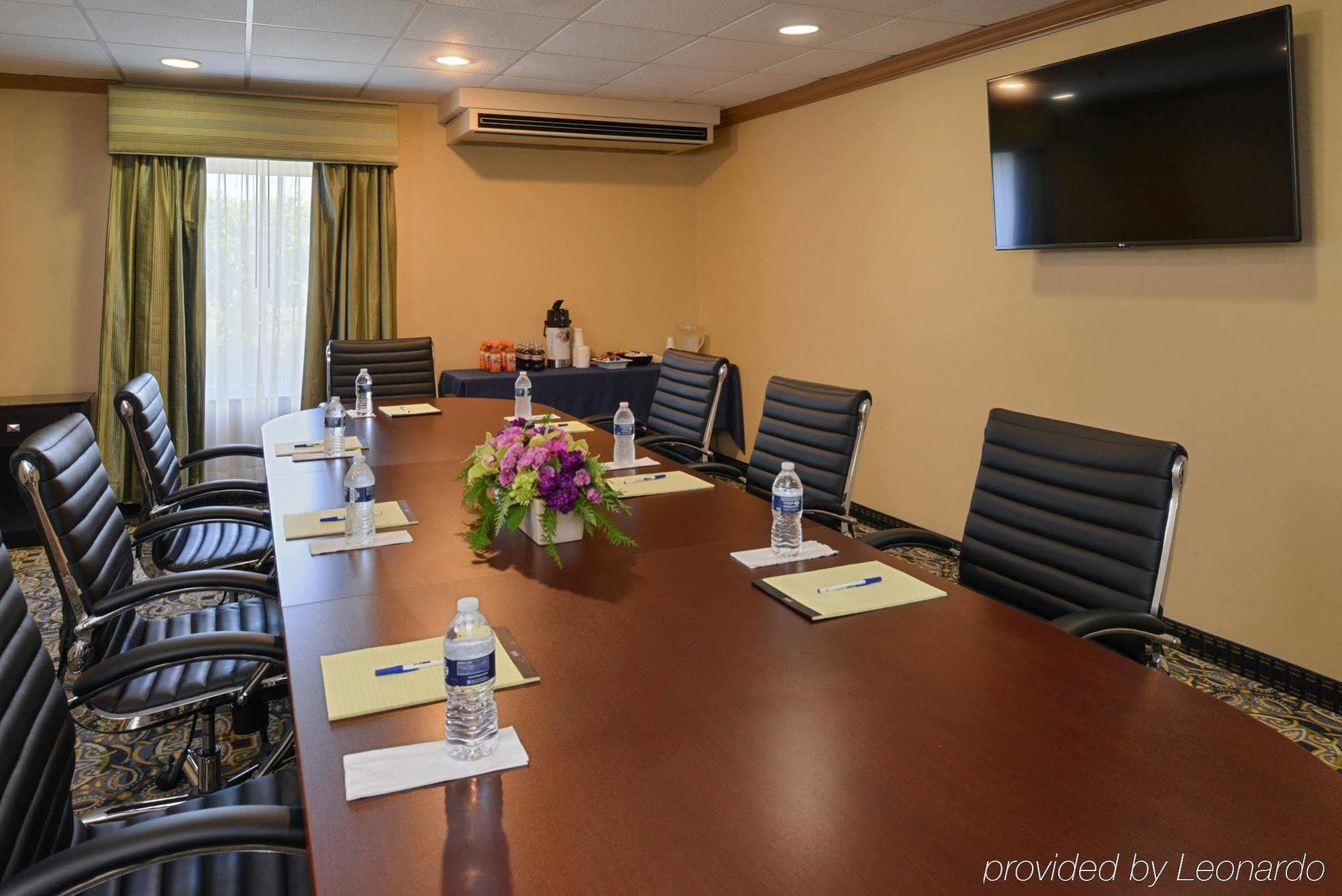Country & By Radisson Benton Harbor-st Joseph Mi Hotel 2*