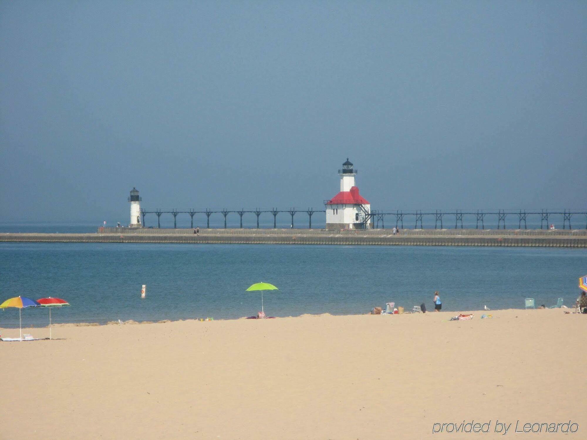 Hotel Country & By Radisson Benton Harbor-st Joseph Mi